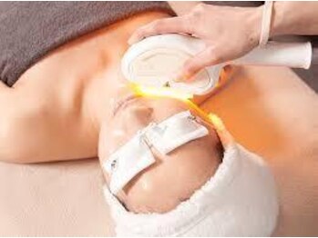 ブロスプラスアイ(BROS＋e)の写真/＼光フェイシャル×毛穴ケア／【新規¥3980～】ハリツヤ美肌も毛穴レスも叶う★大人女性の肌質改善◎