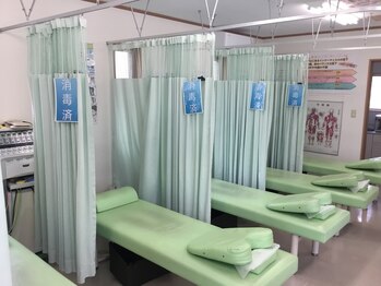 整骨院葵堂 清水院/ベッドは5台あります