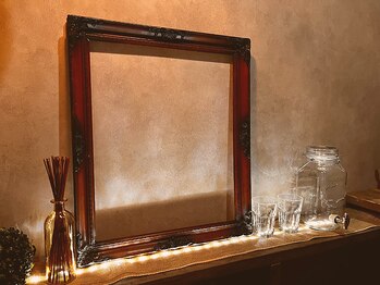 グラムハンズ(glam hands)/照明はその人に合わせて調光可能