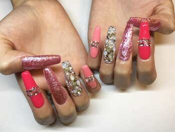 ラウト デコレーションアンドネイルサロン(Lauto Decoration&Nail Salon)/キラキラピンクスカルプネイル