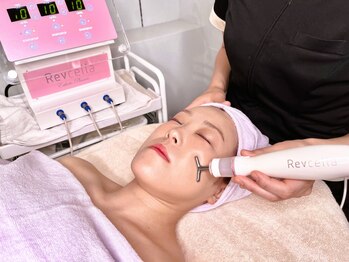 グロッシー(glossy)の写真/【肌全体の透明感がグッとUP♪】"ぷるぷる艶美白肌に"ダメージ肌をしっかり底上げケアでお悩みを根本改善♪