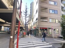 足楽園 池尻大橋店/UFJ銀行と歩道橋が見えてきます