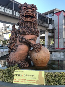 クレア 国際通りカーゴス店(CREA)/大きなシーサーがお出迎えします