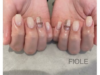 フィオル(FIOLE)/チェック柄ネイル