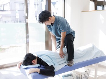 アイ鍼灸整骨院 平塚店の写真/≪慢性化した首・肩のつらさを根本改善！≫専門スタッフのカウンセリングと凄腕施術で軽やかな日常へ♪