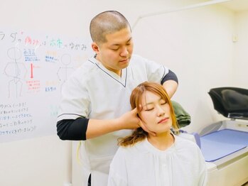 骨×筋LAB 真施整体院の写真/長時間のデスクワークや日常生活で蓄積した、首の疲労や肩こりも丁寧にケア◎疲れにくいお体に導きます♪