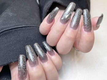 黒系透け感ネイル