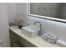 エムズビューティスタジオ エステ リラク 西川口店(M's Beauty Studio)の雰囲気(更衣室専用のロッカーと豊富なアメニティ、コスメ用意しています)