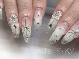 白グラデーションネイル