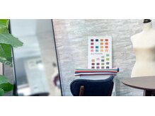 マリコローレ 東京新宿サロン(mari-colore)の雰囲気（自然光たっぷりの空間でパーソナルカラー診断）