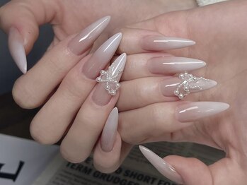 レミネイル 渋谷(REMI NAIL)の写真/指先白グラデーションで魅せるベビーブマネイル！大人可愛い指先を演出する魔法のサロン◎