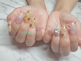 手描きひまわりネイル
