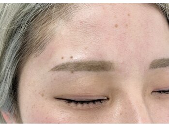 イーエムエー(e.m.a)/アイブロウスレッディング