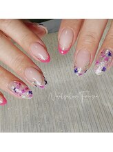 フリージア(Freesia)/押し花ネイル