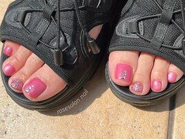 ピンクフットネイル