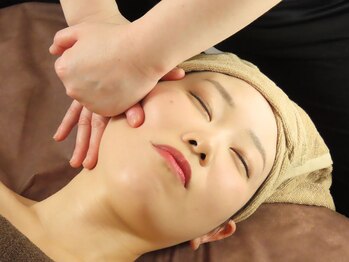 ペルク(perk)/小顔コルギ☆ほほ骨の矯正