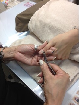 ネイルサロン ビューティーマジック 川口店/丁寧なウォーターケアで有名です