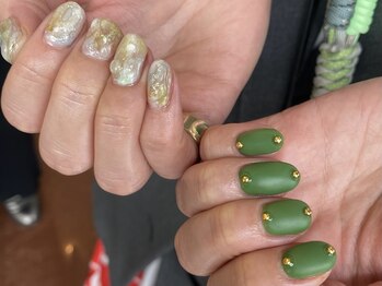 アトリエ フェム(atelier.fem)/非対称ニュアンスネイル