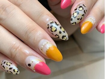 ヒョウ柄と合わせるフレンチ