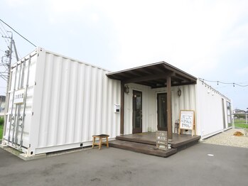 ぶあ鍼灸室/白いコンテナが目印