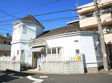 名細中学校近く、水色の建物が目印です♪駐車場あり◎