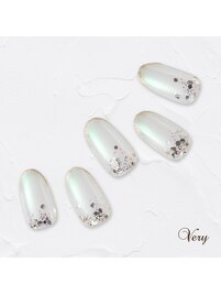 オーロラで品あるキラキラネイル