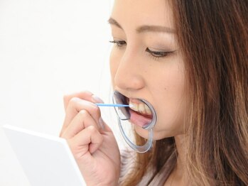 エクシアホワイトニング 明石店/ホワイトニング/施術風景