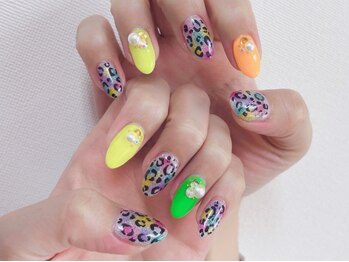 フォンテーヌブロー 野々市店(Fontaine Brow)の写真/【Hand/Footフリーデザイン】当店人気！パーツ代込みアートし放題メニュー☆お気に入りデザインができる♪