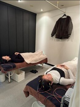 ジェイペック鍼灸整骨院の写真/初めての美容鍼も仲良しのあの人と一緒に!【ペア美容鍼（80本）お一人4400円】+1100円で小顔矯正の追加も◎