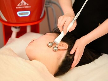 ニコワ(Nicowa)の写真/移転OPEN記念企画♪W小顔でキュッ【筋膜リリース小顔+悩み別パック★60分￥5500】むくみ・二重あごも改善！