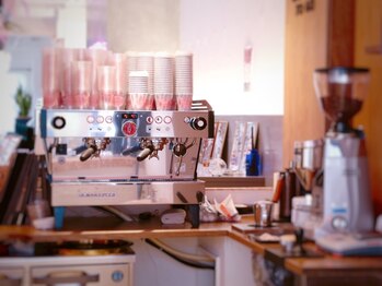 カフェ併設のネイルサロン♪