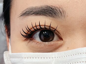 キッカ バイ プーパ(chicca by pupa)の写真/なりたい目元♪大人気〈パリジェンヌ〉根元から立ち上げて自然なカールを実現☆〈＆ヘルシー〉