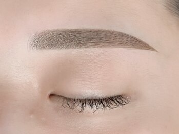 クレセントアイアンドネイル 天神大名店(Crescent Eye&Nail)の写真/顔の印象は眉で決まるほど大事なパーツだからこそプロにお任せ！骨格に合った美眉で好印象♪メンズもＯＫ◎