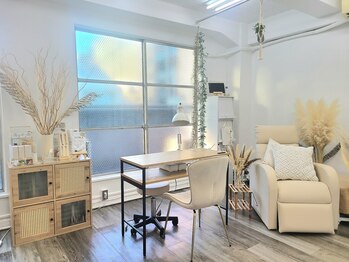 カラーレス(COLORLESS)