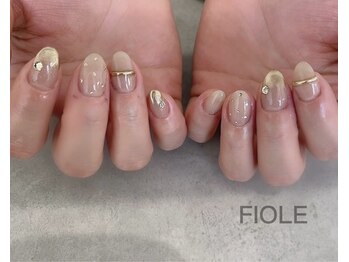 フィオル(FIOLE)/大人ニュアンスネイル