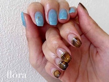 フローラ(flora)の写真/【家事や仕事で忙しい方にもオススメ♪】ネイルとまつげの同時施術で、時短になる！仕上がりも綺麗なのが◎