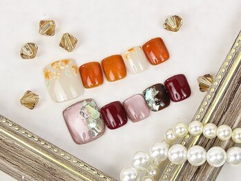 ビーネ 品川 高輪店(BIENE)の写真/【フットシンプルジェル¥9340】フットネイルが映えるシーズン★高い提案力×繊細な技術で足元を華やかに♪