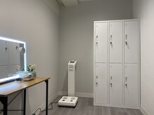 綺麗な更衣室、高性能体組成計もございます！アメニティも充実♪