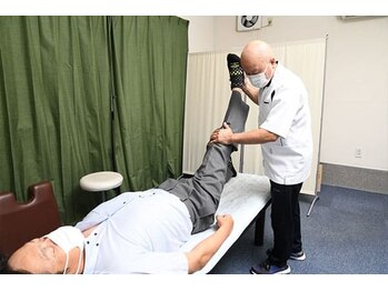 鎮捻(チンネン)/下半身の施術