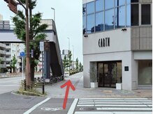 ムーン 今池(Moon)/横断歩道を過ぎてもまだ真っ直ぐ