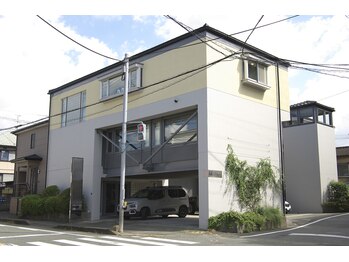 リリーグラス(Lily glass)/グレート黄色のツートンの建物