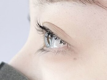 ピアシェ(Piache)の写真/まつげ・眉の同時施術OK!持続力◎&HealthyやLEDまつエク、ブラックティントまつげパーマ取扱い◎