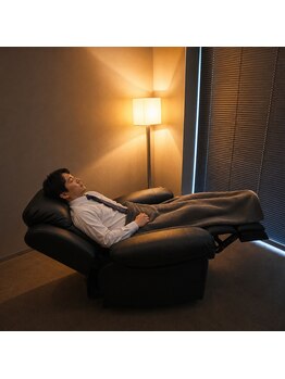ヘッドスパ ノンレム(NONREM)の写真/仕事の合間のひととき。整えた頭で午後は、驚くほど軽やかに。冴えた思考で働くための、新しい習慣を。