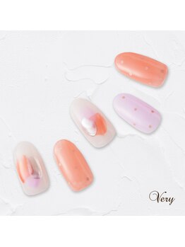 ヴェリー 六本木ヒルズ店(Very)/春らしいドット柄ネイル