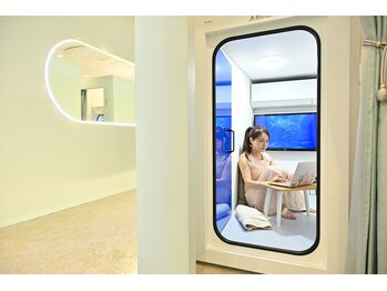 エムツビューティサロン(M2 beauty salon)/BOX内ではパソコン作業も可能