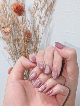 エミリアンフォーネイル(eMilian for NAIL)の写真/大人女性に似合うデザインをご提案♪オフィスで華やか系デザインがNGの方も、シンプルなお洒落を楽しめる☆