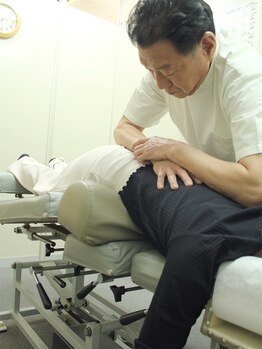 林カイロプラクティック院/背骨の歪みやコリをとります