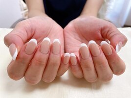 ベージュベース白フレンチネイル