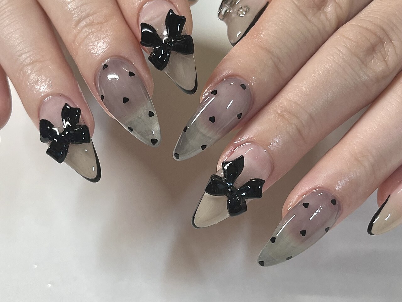 2026年冬トレンド】ブラック ガーリーのネイルデザイン集｜人気順｜5