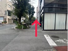 アイラ 熊本下通店(EYELA)/一つ目の十字路をまっすぐ進む